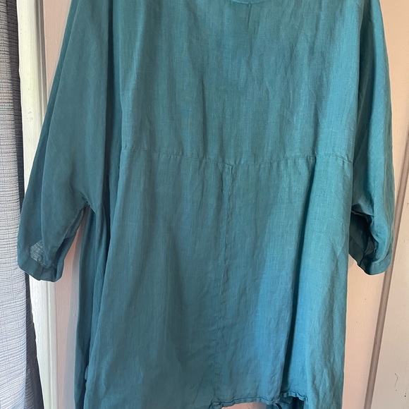 Size large, but more like a 2X please teal linen shirt - Picture 2 of 12